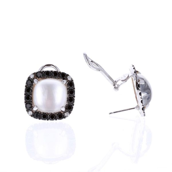 18KT White Gold Mother of Pearl and Black Onyx Earrings Harmony Jewellers Grimsby, ON