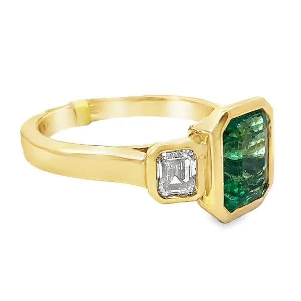 Harris Jeweler Custom Emerald and Diamond Ring Image 2 Harris Jeweler Troy, OH