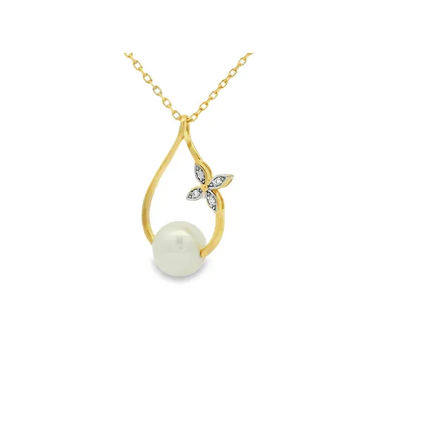 Pearl and Diamond Pendant Hogan's Jewelers Gaylord, MI