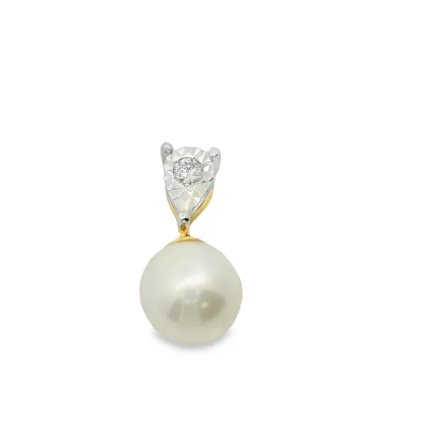 Pearl and Diamond Pendant Hogan's Jewelers Gaylord, MI
