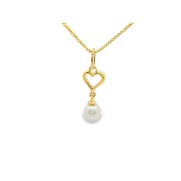 Pearl and Heart Pendant Hogan's Jewelers Gaylord, MI