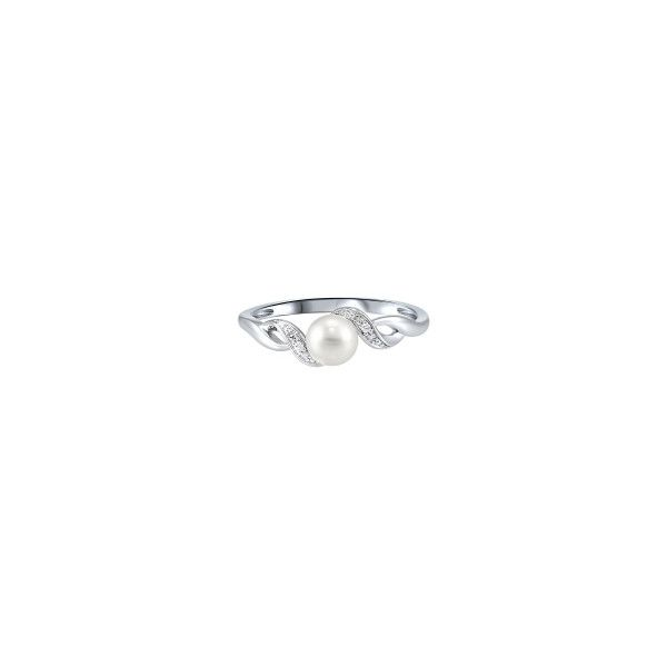 Sterling silver pearl ring. Holliday Jewelry Klamath Falls, OR