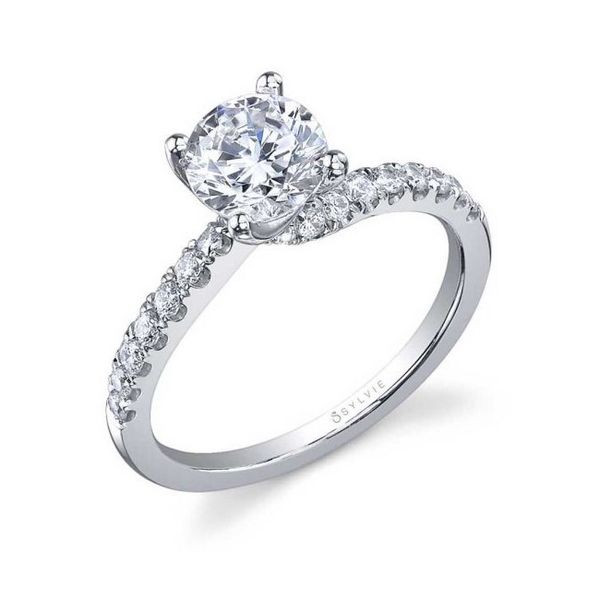 ÉRIKA - CLASSIC SOLITAIRE ENGAGEMENT RING Holtan's Jewelry Winona, MN