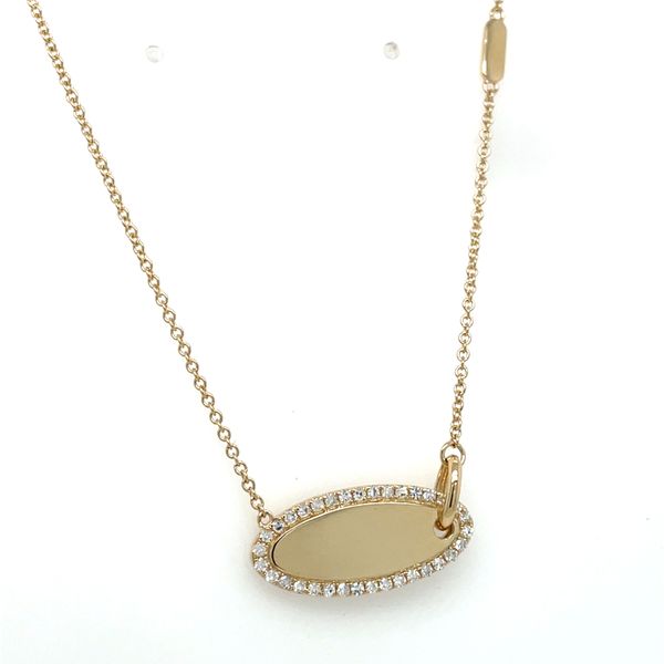 14k YG Oval Pendant Shared Prong 34 Round Diamond Border = 0.27ct TW On Rolo Chain 18