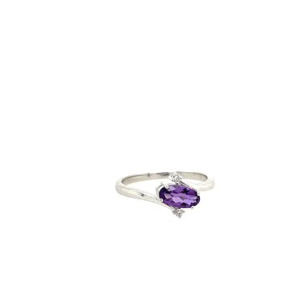 Oval Amethyst Ring Image 2 House of Silva Wooster, OH