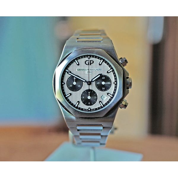 Girard Perregaux Laureato Chronograph Panda Steel 42mm 81020-11Z131-11A Preowned Huffords Jewelry Frontenac, MO