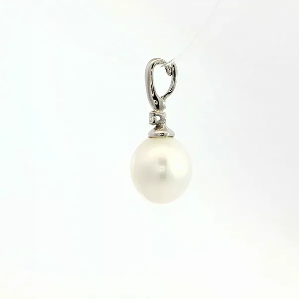 Pearl Pendant Image 3 Hupp Jewelers Fishers, IN