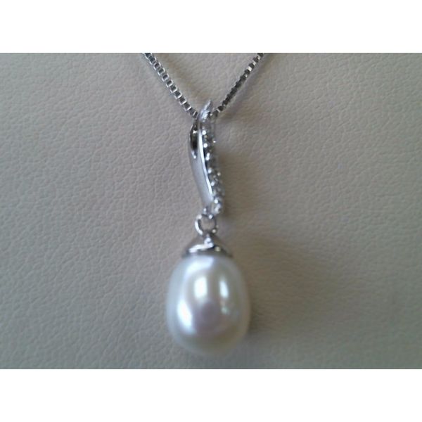 Pearl Pendant Grayson & Co. Jewelers Iron Mountain, MI