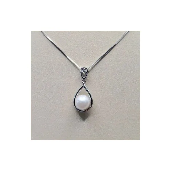 Pearl Pendant Grayson & Co. Jewelers Iron Mountain, MI