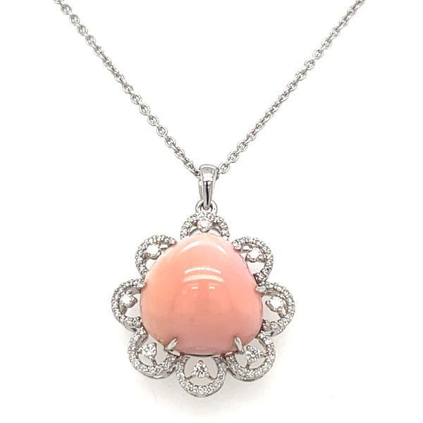 Eight Petal White Gold Conch Pearl Necklace Jais Providenciales, 