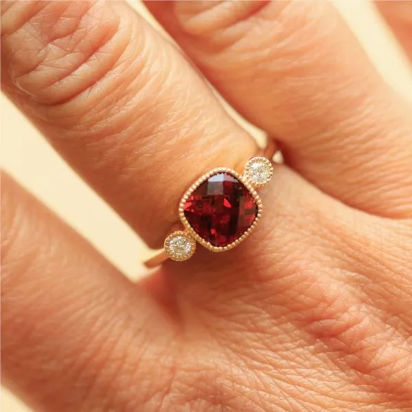 14K Yellow Gold Checkerboard Garnet Ring Image 4 Jaymark Jewelers Cold Spring, NY