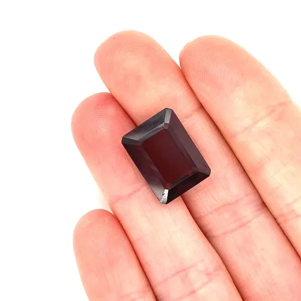 Emerald Cut Garnet, 11.71ct Image 2 Jaymark Jewelers Cold Spring, NY
