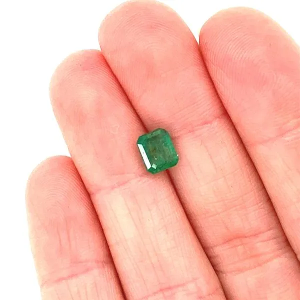 Emerald Cut Emerald, 0.99ct Image 2 Jaymark Jewelers Cold Spring, NY