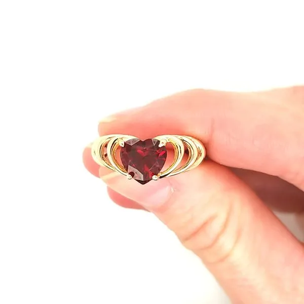 14K Yellow Gold Heart Shaped Garnet Ring Image 2 Jaymark Jewelers Cold Spring, NY