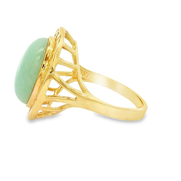 14K Yellow Gold Oval Jade Ring Image 3 Jaymark Jewelers Cold Spring, NY