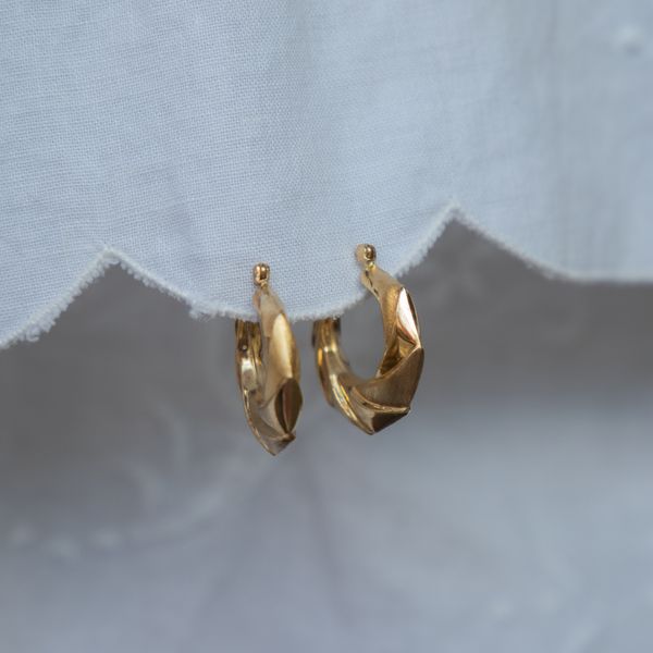 Estate 14KT Textured Hoop Earrings Image 2 Jayson Jewelers Cape Girardeau, MO