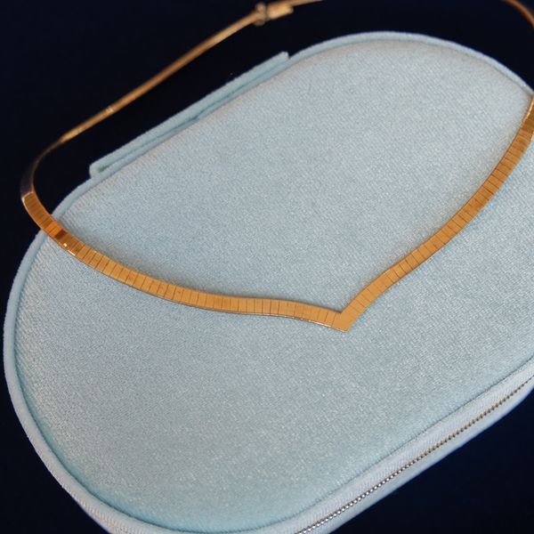 Estate "V" shape Omega necklace Image 2 Jayson Jewelers Cape Girardeau, MO