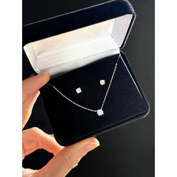 Lab Diamonds J. Howard Jewelers Bedford, IN