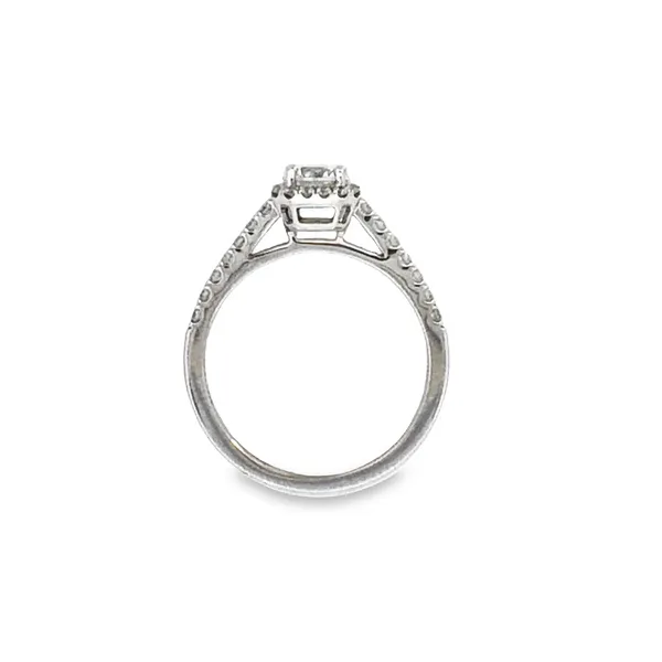 White Gold Round Cut Diamondl Engagement Ring with Halo