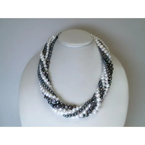 Vintage Black & White Freshwater Pearl Strand Necklace With 14 Karat Yellow Gold Toggle Clasp 19
