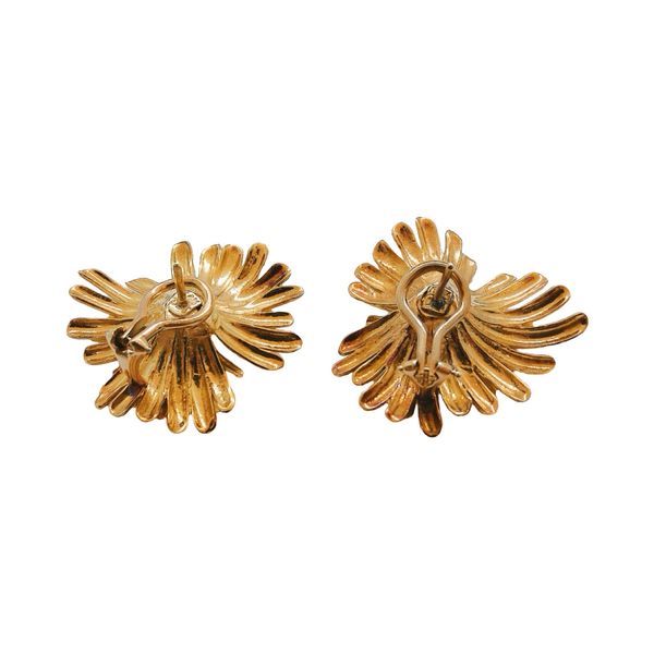 14K Yellow Gold 0.12 CTW Diamond Flower Estate Earrings Image 3 Joint Venture Jewelry Cary, NC