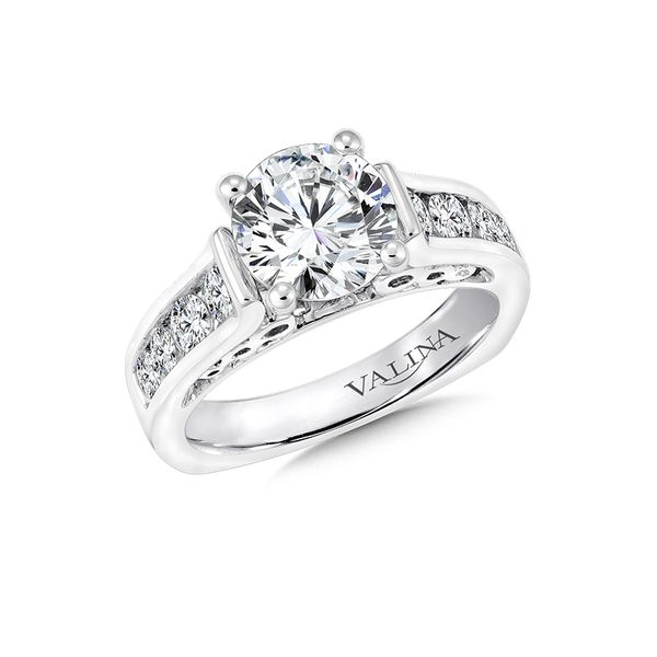 Valina Distinctive Diamond Engagement ring J. Thomas Jewelers Rochester Hills, MI