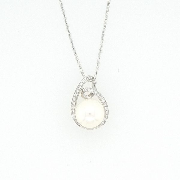 9.0Mm Pearl And Diamond Pendant J. Thomas Jewelers Rochester Hills, MI