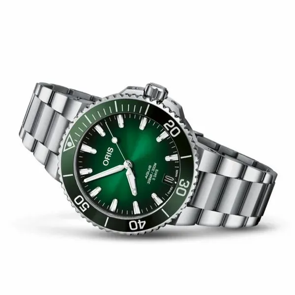 Oris Aquis Date 41.5mm, Green Dial, Metal Bracelet Kevin's Fine Jewelry Totowa, NJ