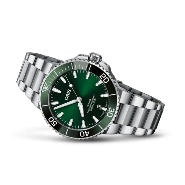 Oris Aquis Date 43.5mm, Green Dial, Metal Bracelet Kevin's Fine Jewelry Totowa, NJ