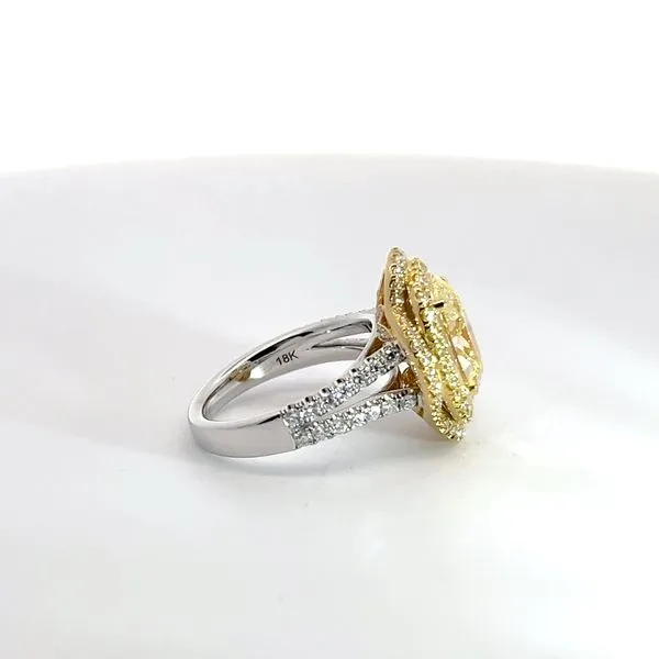 18K White and Yellow Gold and Diamond Fashion Ring Image 4 Kirk & Company Jewelers, Inc Milford, OH