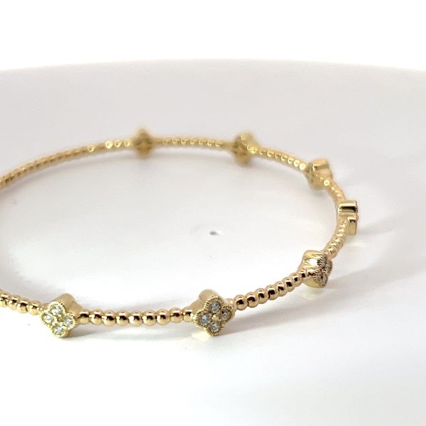14k Yellow Gold Diamond Quatrefoil Flex Bangle Image 4 Kirk & Company Jewelers, Inc Milford, OH