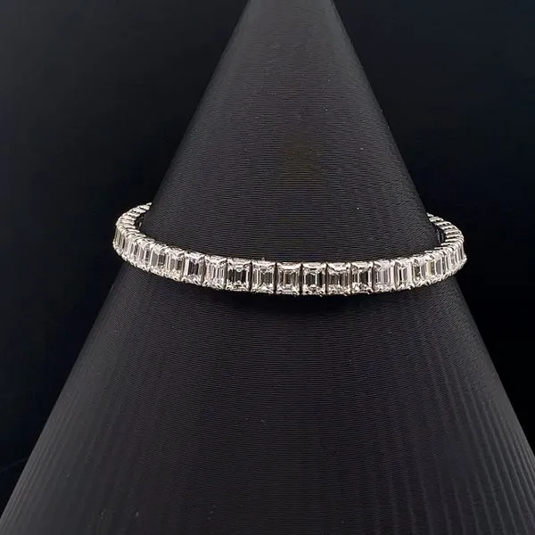 18K White Gold Emerald Diamond Bracelet Image 2 Kirk & Company Jewelers, Inc Milford, OH