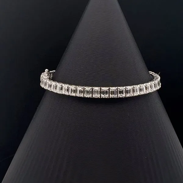 18K White Gold Emerald Diamond Bracelet Image 5 Kirk & Company Jewelers, Inc Milford, OH