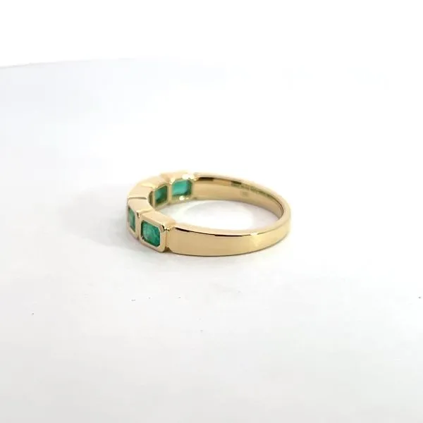 18K Yellow Gold Emerald Bezel Set Band Image 2 Kirk & Company Jewelers, Inc Milford, OH