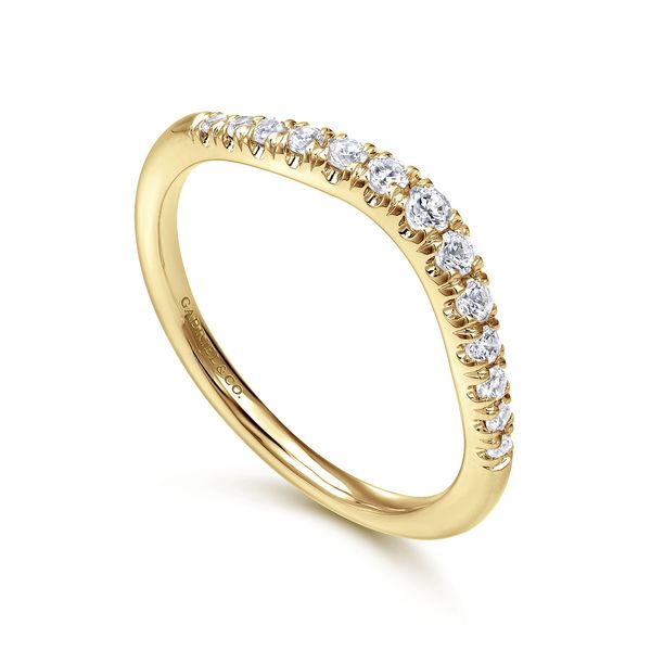 14K Yellow Gold Curved Diamond Wedding Band Image 3 Koerbers Fine Jewelry Inc New Albany, IN