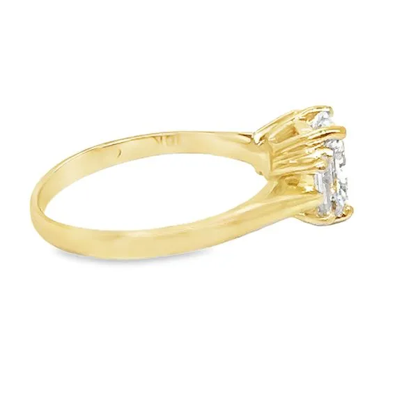 18K Yellow Gold Prong-Set Three-Stone Diamond Ring Image 4 Koerbers Fine Jewelry Inc New Albany, IN