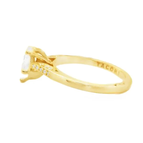 18K Single Row Natural Pear Diamond Engagement Ring 0.72 CTW Image 2 Koerbers Fine Jewelry Inc New Albany, IN