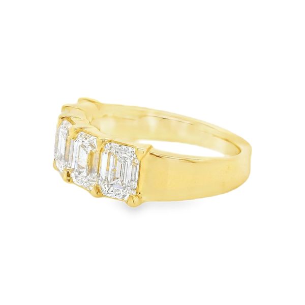 18K Yellow Gold 5 Stone Diamond Band Image 2 Koerbers Fine Jewelry Inc New Albany, IN