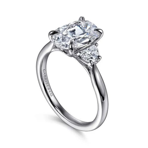 14K White Gold Oval Three Stone Diamond Engagement Ring Image 3 Koerbers Fine Jewelry Inc New Albany, IN