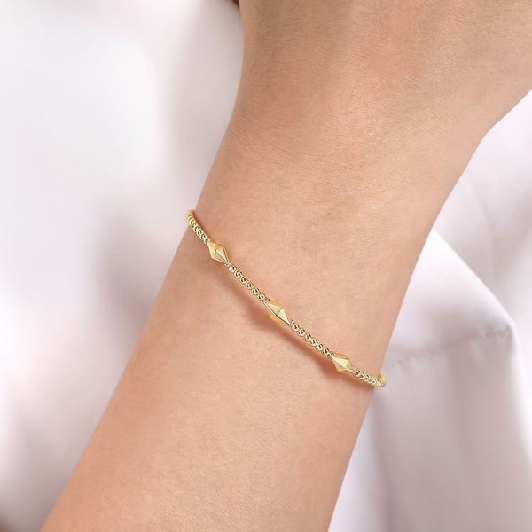 Estate 14K Yellow Gold Bujukan Pyramid Stations Bangle Image 4 Koerbers Fine Jewelry Inc New Albany, IN