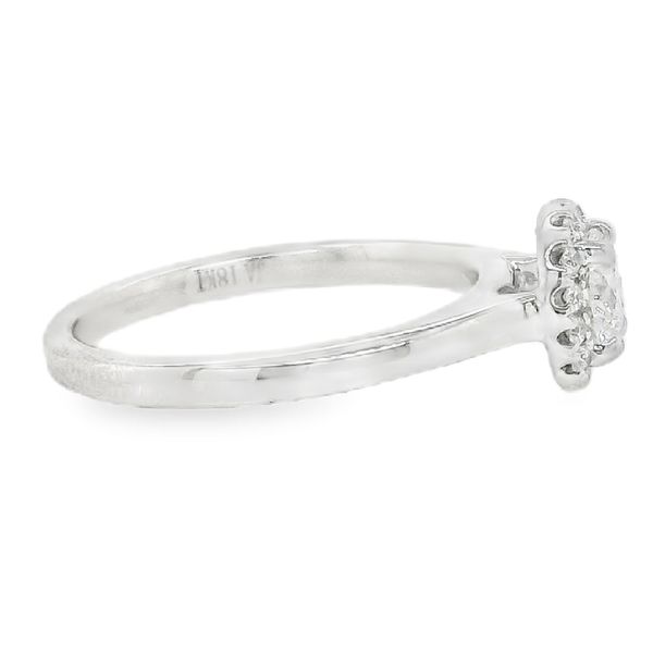 Estate 18K White Gold Diamond Halo Engagement Ring Image 2 Koerbers Fine Jewelry Inc New Albany, IN