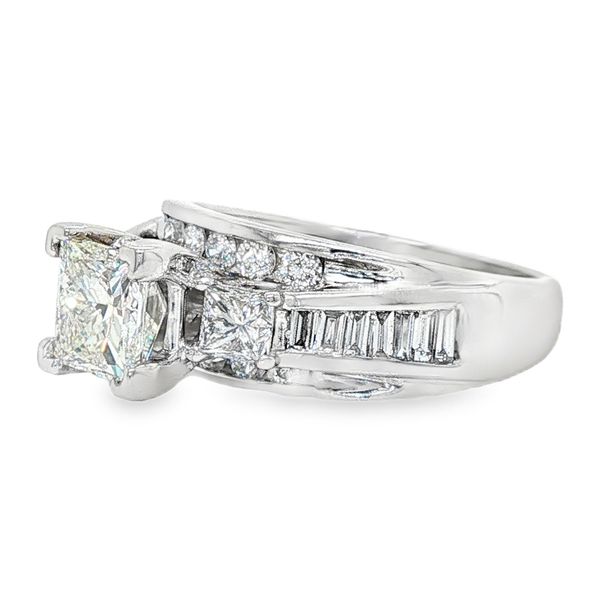 18K White Gold 3 Stone Diamond Engagement Ring Image 2 Koerbers Fine Jewelry Inc New Albany, IN