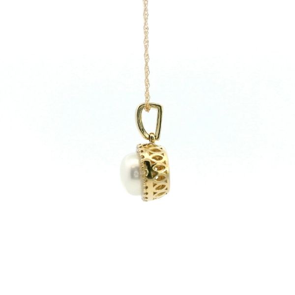 14KY Pearl and Diamond Halo Pendant Image 4 Kiefer Jewelers Lutz, FL