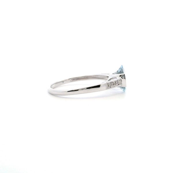 Estate 10KW Oval Aquamarine and Diamond Ring Image 4 Kiefer Jewelers Lutz, FL