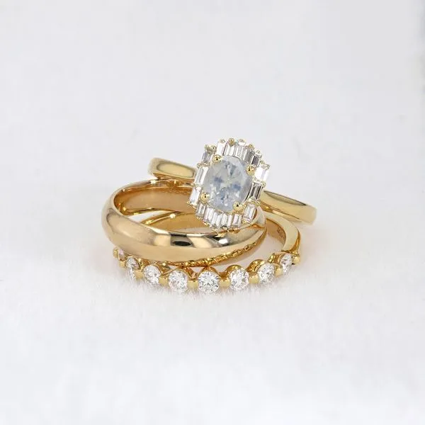 1.35tw Oval Unique Halo Sapphire & Diamond Ring 18kt Yellow Gold Image 3 La Mine d'Or Moncton, NB