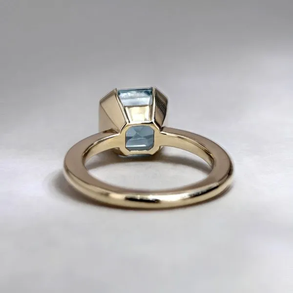 3.00ct Munich Octagon Shape Half Bezel Solitaire Santa Maria Brazilian Aquamarine Ring 14kt Yellow G Image 4 La Mine d'Or Moncton, NB