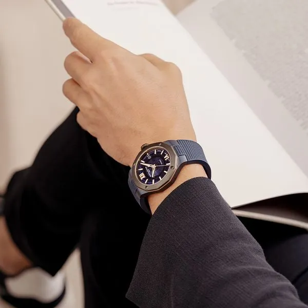 Baume & Mercier Riviera Automatic Watch Blue Dial 42mm Image 4 La Mine d'Or Moncton, NB