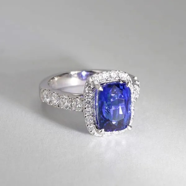 5.13ct Sapphire and Diamond Halo Platinum Ring Image 3 La Mine d'Or Moncton, NB
