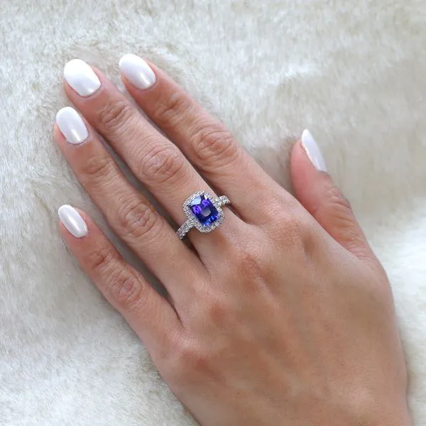 5.13ct Sapphire and Diamond Halo Platinum Ring Image 5 La Mine d'Or Moncton, NB