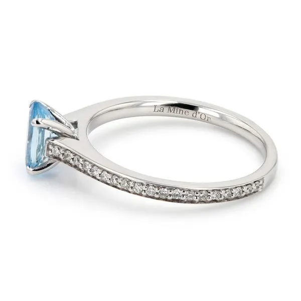 0.70ct Milan Aquamarine Oval and Diamond Pave Ring Image 2 La Mine d'Or Moncton, NB